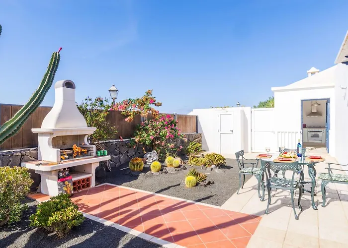 Castillo Del Aguila By *